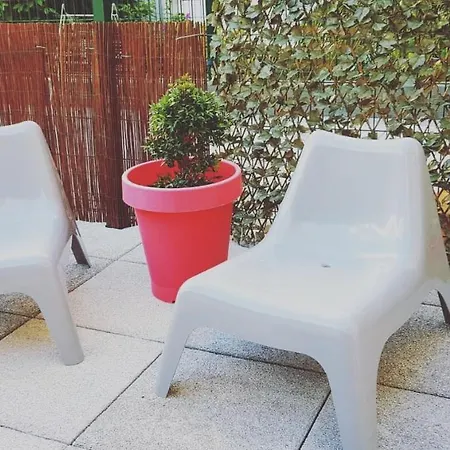 Cool Flat With Big Patio In Center Apartment *