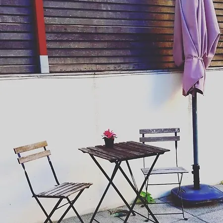 Cool Flat With Big Patio In Center Apartment *