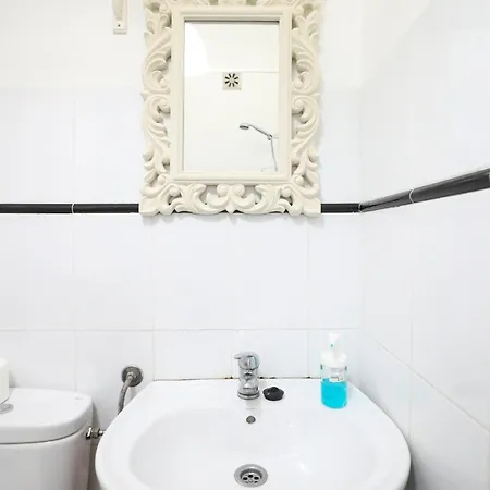 Cool Flat With Big Patio In Center * Lisbon